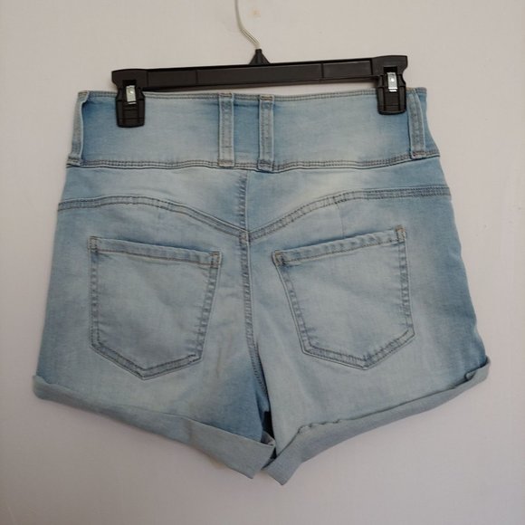 Ariya highrise 3 button light wash y2k jean shorts SIze 7 - Picture 6 of 10